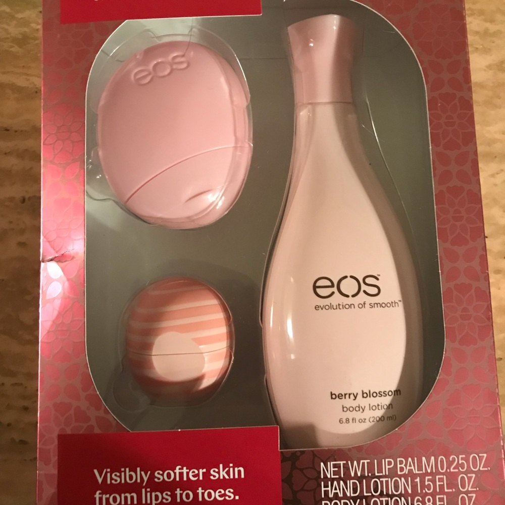 👄EOS Berry Blossom set Smooth lip balm bodylotion